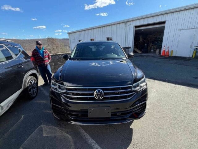 Черный Фольксваген Тигуан, объемом двигателя 2 л и пробегом 29 тыс. км за 19100 $, фото 1 на Automoto.ua