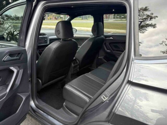 Черный Фольксваген Тигуан, объемом двигателя 2 л и пробегом 18 тыс. км за 15000 $, фото 13 на Automoto.ua