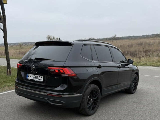 Черный Фольксваген Тигуан, объемом двигателя 1.98 л и пробегом 10 тыс. км за 28000 $, фото 4 на Automoto.ua