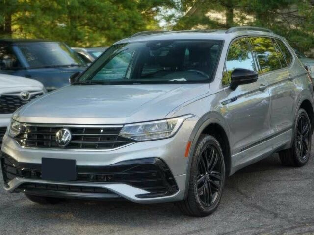 Черный Фольксваген Тигуан, объемом двигателя 2 л и пробегом 28 тыс. км за 15900 $, фото 2 на Automoto.ua