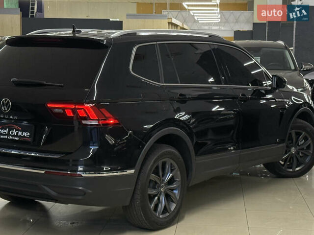 Чорний Фольксваген Тігуан, об'ємом двигуна 2 л та пробігом 98 тис. км за 25999 $, фото 9 на Automoto.ua