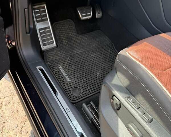 Черный Фольксваген Тигуан, объемом двигателя 2 л и пробегом 66 тыс. км за 42000 $, фото 4 на Automoto.ua