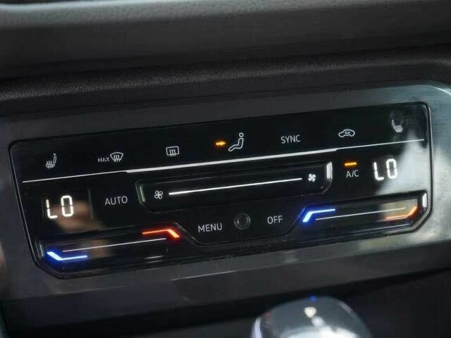 Черный Фольксваген Тигуан, объемом двигателя 2 л и пробегом 28 тыс. км за 15900 $, фото 12 на Automoto.ua