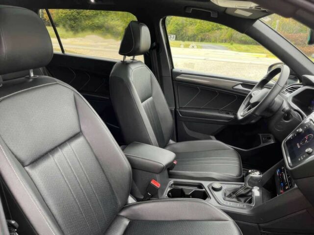 Чорний Фольксваген Тігуан, об'ємом двигуна 2 л та пробігом 22 тис. км за 20000 $, фото 11 на Automoto.ua