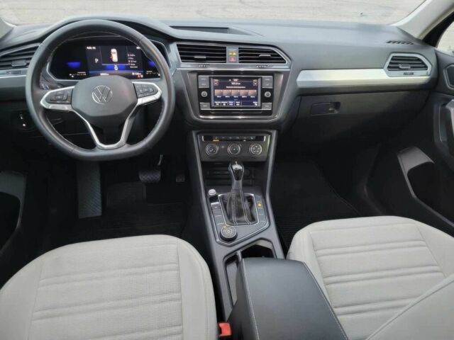 Черный Фольксваген Тигуан, объемом двигателя 2 л и пробегом 25 тыс. км за 21200 $, фото 9 на Automoto.ua