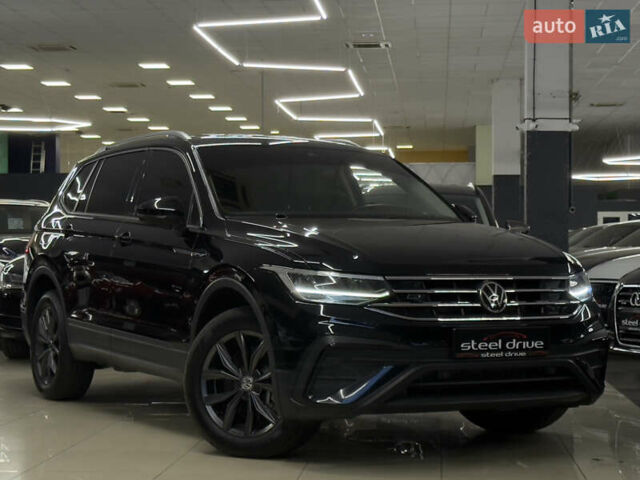 Чорний Фольксваген Тігуан, об'ємом двигуна 2 л та пробігом 98 тис. км за 25999 $, фото 5 на Automoto.ua