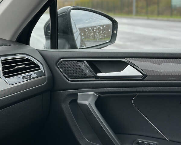 Черный Фольксваген Тигуан, объемом двигателя 2 л и пробегом 137 тыс. км за 22300 $, фото 38 на Automoto.ua