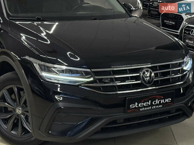 Чорний Фольксваген Тігуан, об'ємом двигуна 2 л та пробігом 98 тис. км за 25999 $, фото 6 на Automoto.ua