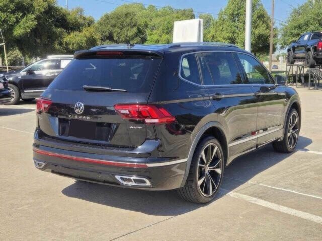 Чорний Фольксваген Тігуан, об'ємом двигуна 2 л та пробігом 15 тис. км за 8900 $, фото 5 на Automoto.ua