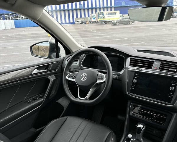 Черный Фольксваген Тигуан, объемом двигателя 2 л и пробегом 137 тыс. км за 22300 $, фото 44 на Automoto.ua