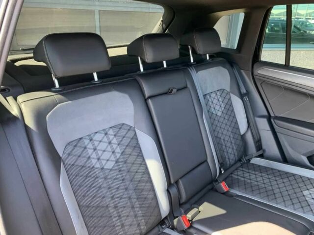 Черный Фольксваген Тигуан, объемом двигателя 2 л и пробегом 15 тыс. км за 17000 $, фото 12 на Automoto.ua