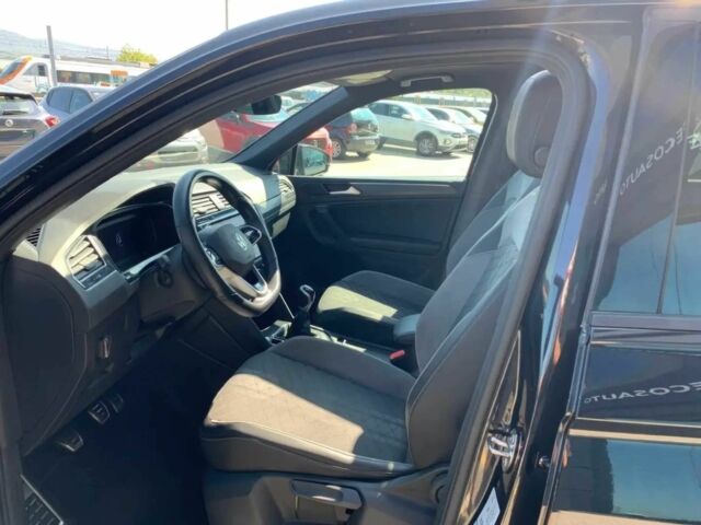 Черный Фольксваген Тигуан, объемом двигателя 2 л и пробегом 15 тыс. км за 17000 $, фото 8 на Automoto.ua