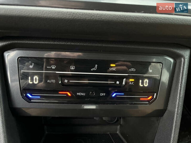 Черный Фольксваген Тигуан, объемом двигателя 2 л и пробегом 140 тыс. км за 18700 $, фото 29 на Automoto.ua