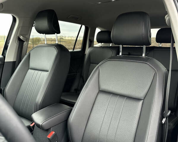 Черный Фольксваген Тигуан, объемом двигателя 2 л и пробегом 137 тыс. км за 22300 $, фото 54 на Automoto.ua