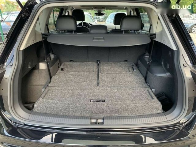 Чорний Фольксваген Тігуан, об'ємом двигуна 2 л та пробігом 10 тис. км за 27955 $, фото 27 на Automoto.ua