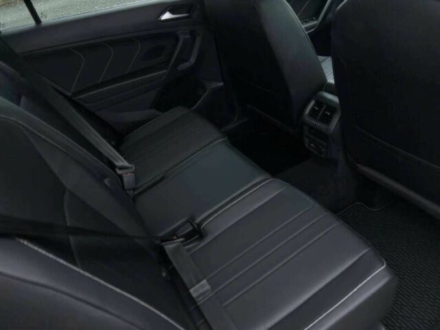 Черный Фольксваген Тигуан, объемом двигателя 2 л и пробегом 12 тыс. км за 13000 $, фото 12 на Automoto.ua