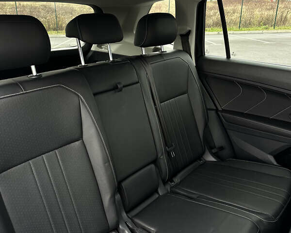 Черный Фольксваген Тигуан, объемом двигателя 2 л и пробегом 137 тыс. км за 22300 $, фото 51 на Automoto.ua