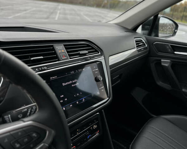 Черный Фольксваген Тигуан, объемом двигателя 2 л и пробегом 137 тыс. км за 22300 $, фото 35 на Automoto.ua