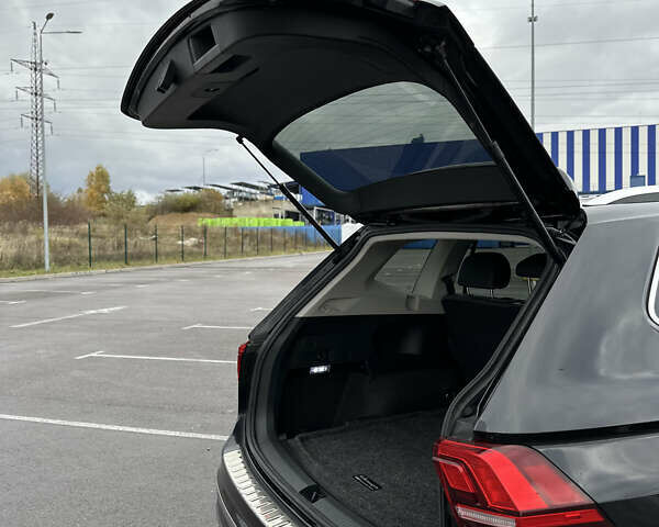 Черный Фольксваген Тигуан, объемом двигателя 2 л и пробегом 137 тыс. км за 22300 $, фото 48 на Automoto.ua