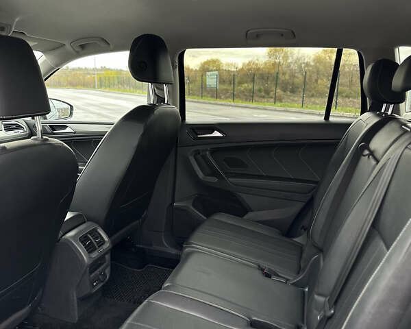 Черный Фольксваген Тигуан, объемом двигателя 2 л и пробегом 137 тыс. км за 22300 $, фото 53 на Automoto.ua