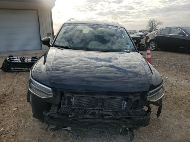 Чорний Фольксваген Тігуан, об'ємом двигуна 2 л та пробігом 63 тис. км за 15500 $, фото 1 на Automoto.ua