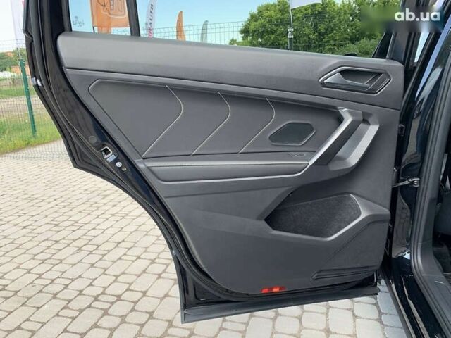 Чорний Фольксваген Тігуан, об'ємом двигуна 2 л та пробігом 10 тис. км за 27955 $, фото 25 на Automoto.ua