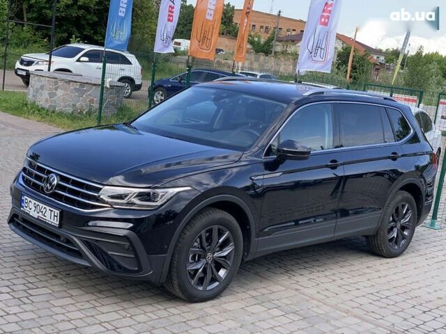 Чорний Фольксваген Тігуан, об'ємом двигуна 2 л та пробігом 10 тис. км за 27955 $, фото 2 на Automoto.ua