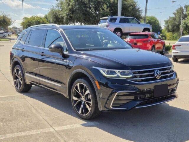 Чорний Фольксваген Тігуан, об'ємом двигуна 2 л та пробігом 15 тис. км за 8900 $, фото 2 на Automoto.ua