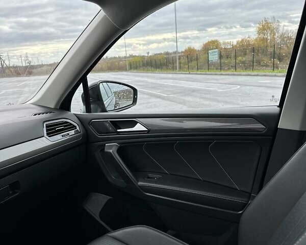 Черный Фольксваген Тигуан, объемом двигателя 2 л и пробегом 137 тыс. км за 22300 $, фото 37 на Automoto.ua