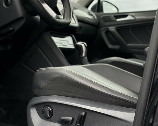 Черный Фольксваген Тигуан, объемом двигателя 2 л и пробегом 137 тыс. км за 22300 $, фото 55 на Automoto.ua