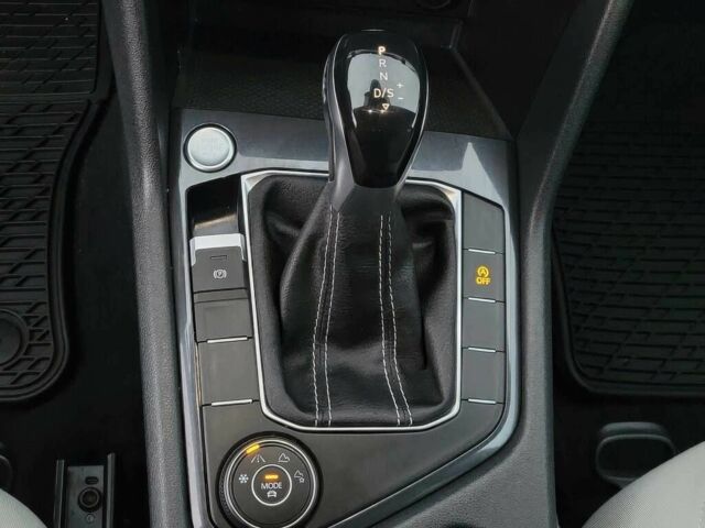 Черный Фольксваген Тигуан, объемом двигателя 2 л и пробегом 25 тыс. км за 21200 $, фото 10 на Automoto.ua