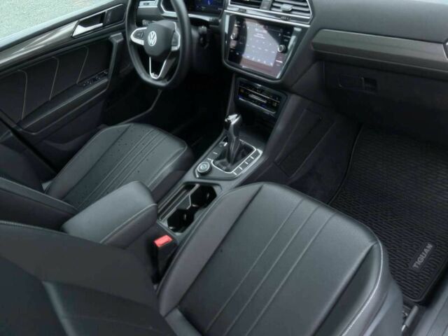 Черный Фольксваген Тигуан, объемом двигателя 2 л и пробегом 12 тыс. км за 13000 $, фото 10 на Automoto.ua