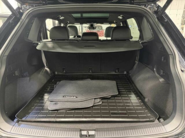 Черный Фольксваген Тигуан, объемом двигателя 2 л и пробегом 18 тыс. км за 21300 $, фото 12 на Automoto.ua