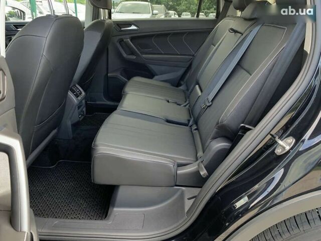 Чорний Фольксваген Тігуан, об'ємом двигуна 2 л та пробігом 10 тис. км за 27955 $, фото 26 на Automoto.ua