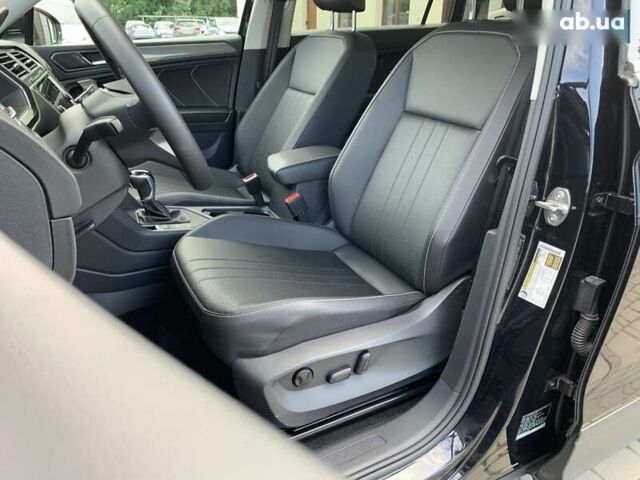 Чорний Фольксваген Тігуан, об'ємом двигуна 2 л та пробігом 10 тис. км за 27955 $, фото 24 на Automoto.ua