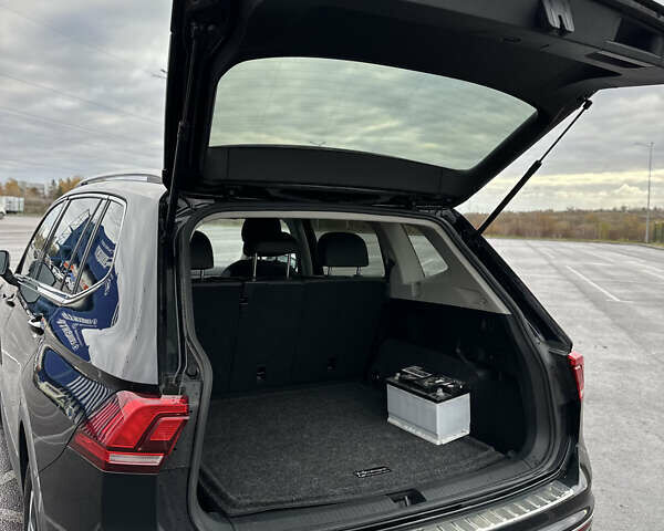 Черный Фольксваген Тигуан, объемом двигателя 2 л и пробегом 137 тыс. км за 22300 $, фото 49 на Automoto.ua