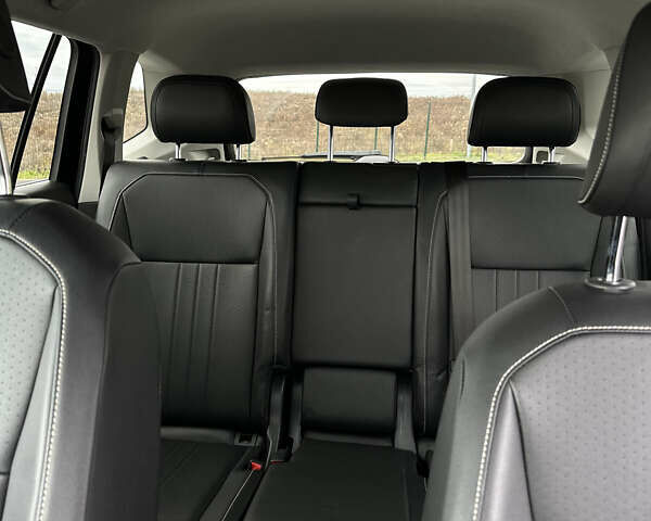 Черный Фольксваген Тигуан, объемом двигателя 2 л и пробегом 137 тыс. км за 22300 $, фото 56 на Automoto.ua