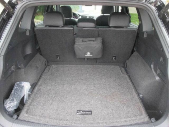 Черный Фольксваген Тигуан, объемом двигателя 2 л и пробегом 13 тыс. км за 8900 $, фото 9 на Automoto.ua