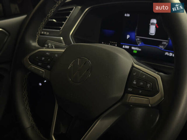 Чорний Фольксваген Тігуан, об'ємом двигуна 2 л та пробігом 98 тис. км за 25999 $, фото 29 на Automoto.ua
