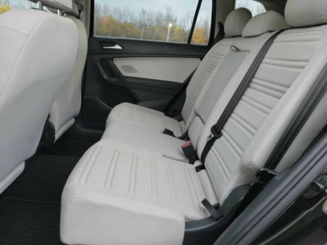 Черный Фольксваген Тигуан, объемом двигателя 2 л и пробегом 25 тыс. км за 21200 $, фото 13 на Automoto.ua