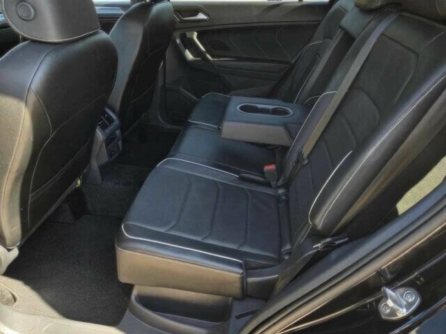 Чорний Фольксваген Тігуан, об'ємом двигуна 2 л та пробігом 15 тис. км за 8900 $, фото 10 на Automoto.ua