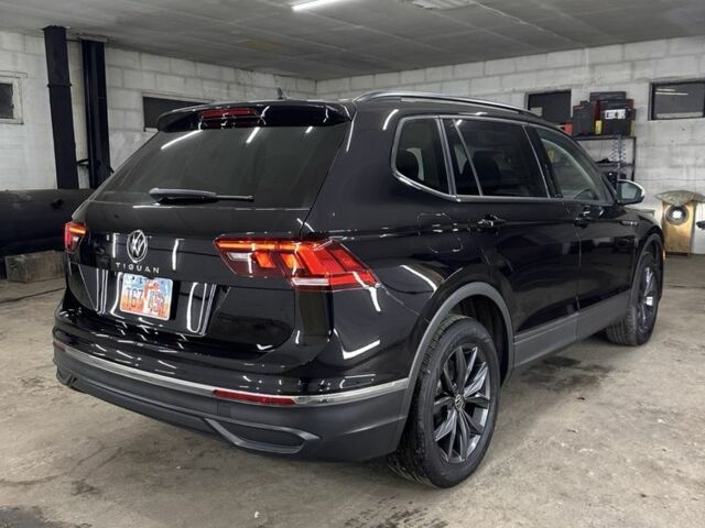 Черный Фольксваген Тигуан, объемом двигателя 2 л и пробегом 115 тыс. км за 21499 $, фото 4 на Automoto.ua