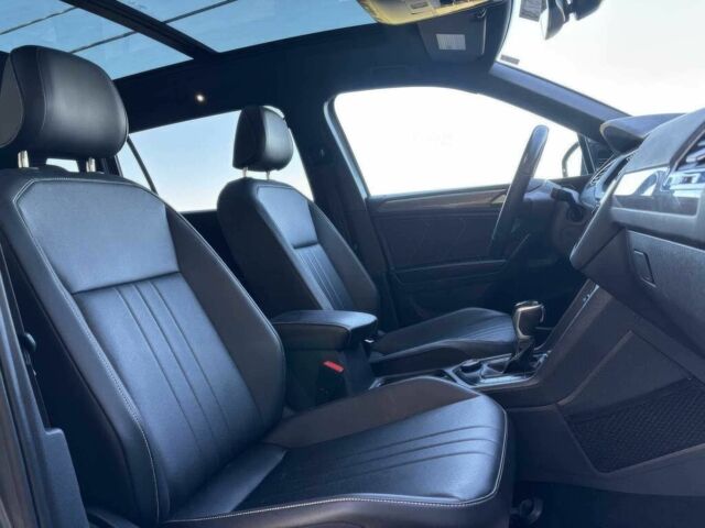 Чорний Фольксваген Тігуан, об'ємом двигуна 2 л та пробігом 27 тис. км за 9000 $, фото 11 на Automoto.ua