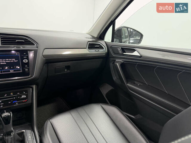 Черный Фольксваген Тигуан, объемом двигателя 2 л и пробегом 13 тыс. км за 27800 $, фото 17 на Automoto.ua