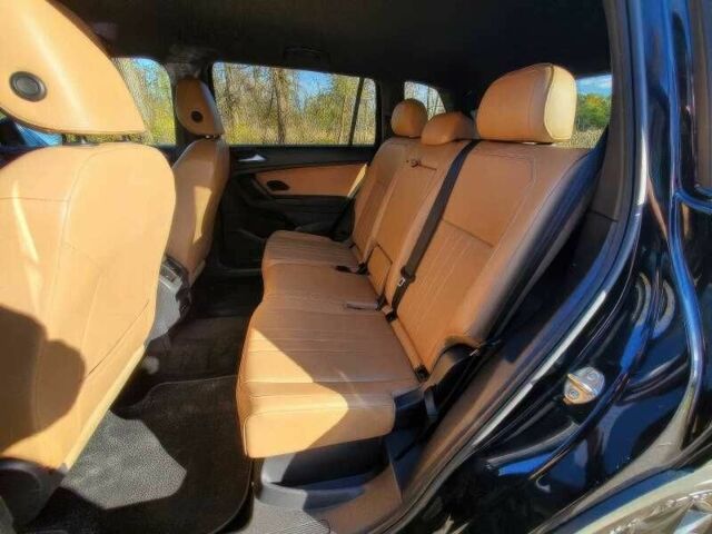 Черный Фольксваген Тигуан, объемом двигателя 2 л и пробегом 15 тыс. км за 11500 $, фото 9 на Automoto.ua