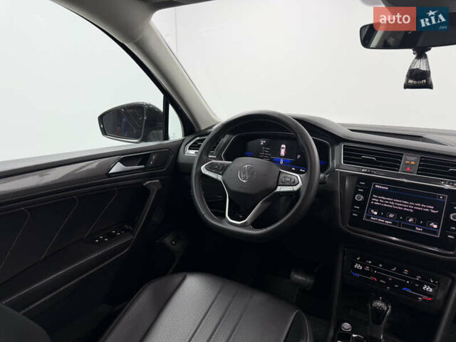 Черный Фольксваген Тигуан, объемом двигателя 2 л и пробегом 13 тыс. км за 27800 $, фото 10 на Automoto.ua