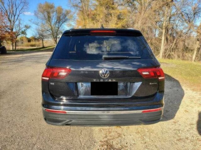 Черный Фольксваген Тигуан, объемом двигателя 2 л и пробегом 15 тыс. км за 11500 $, фото 5 на Automoto.ua