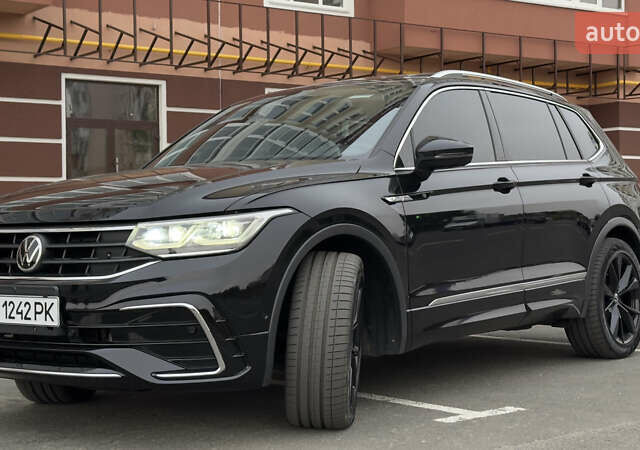 Черный Фольксваген Тигуан, объемом двигателя 1.98 л и пробегом 32 тыс. км за 33700 $, фото 7 на Automoto.ua