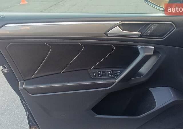 Черный Фольксваген Тигуан, объемом двигателя 2 л и пробегом 89 тыс. км за 26900 $, фото 31 на Automoto.ua