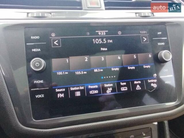 Чорний Фольксваген Тігуан, об'ємом двигуна 1.98 л та пробігом 28 тис. км за 27800 $, фото 16 на Automoto.ua